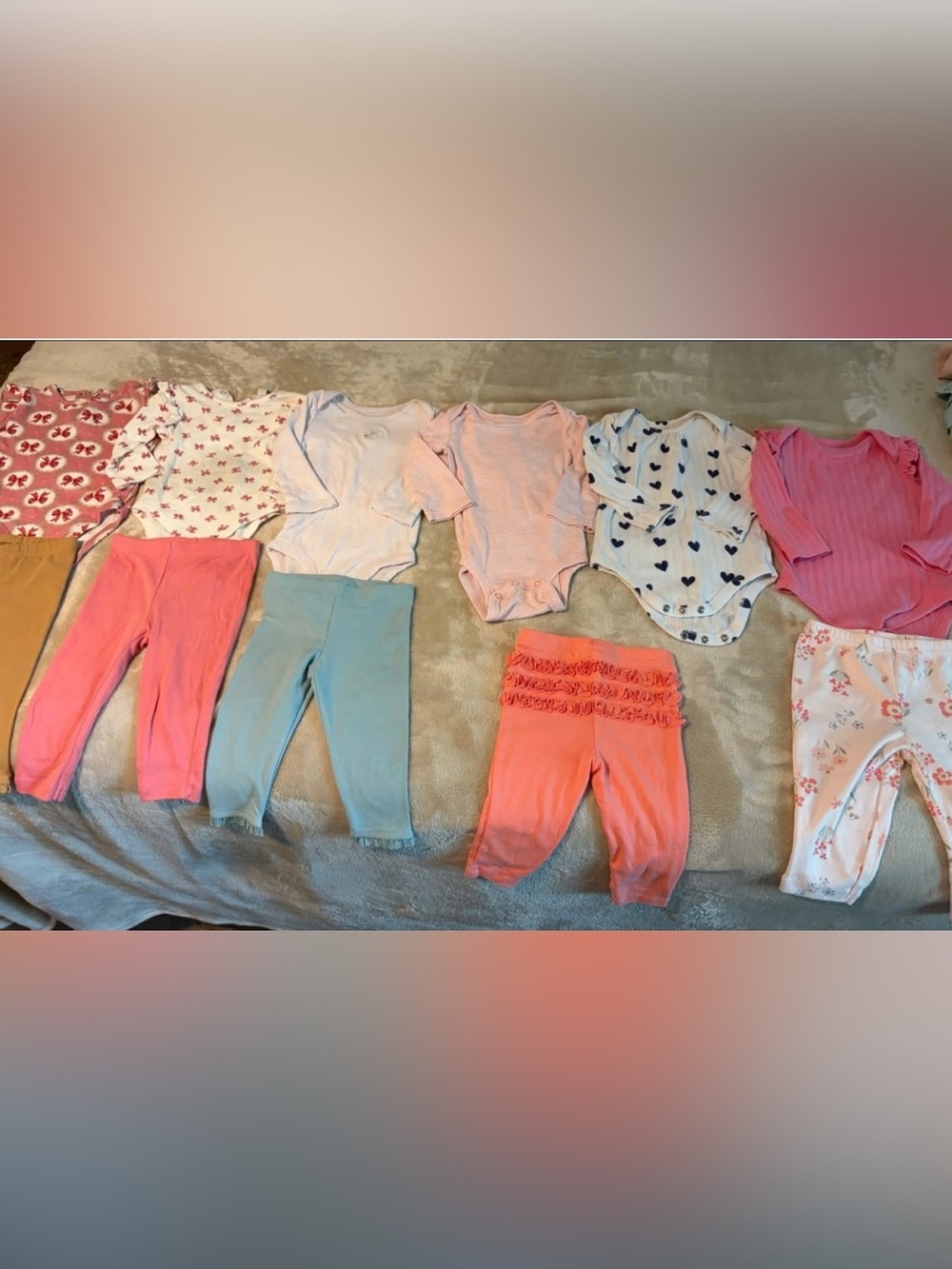 Baby girl 6/9 clothes 32 pieces. Mixed seasons.